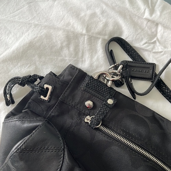 Black Coach purse - Picture 5 of 11